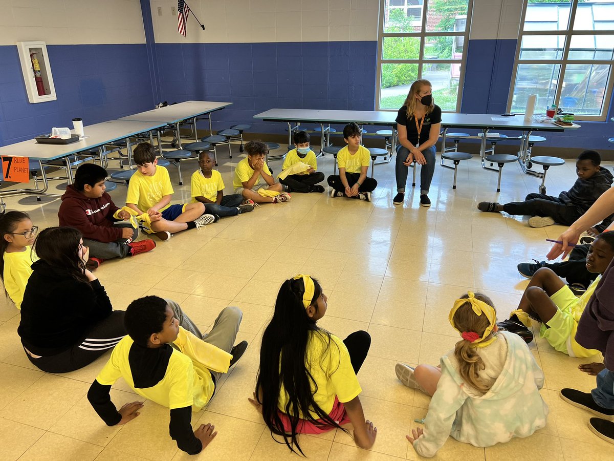 BRichburg78's tweet photo. Field Day @ Yates 2022💚💛. #TeamYates https://t.co/SjCIW3wMjG
