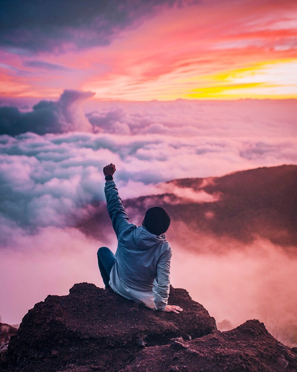 Freedom2Earn's tweet photo. Want to make it to the top?
Millions are awarded with the Chairmans Bonus Programme every year at Global Rally and you'll get to meet the founder himself - Chairman and CEO Rex Maughan.
#ChairmansBonus #Incentives #BeYourOwnBoss https://t.co/UnNsuTzSiJ