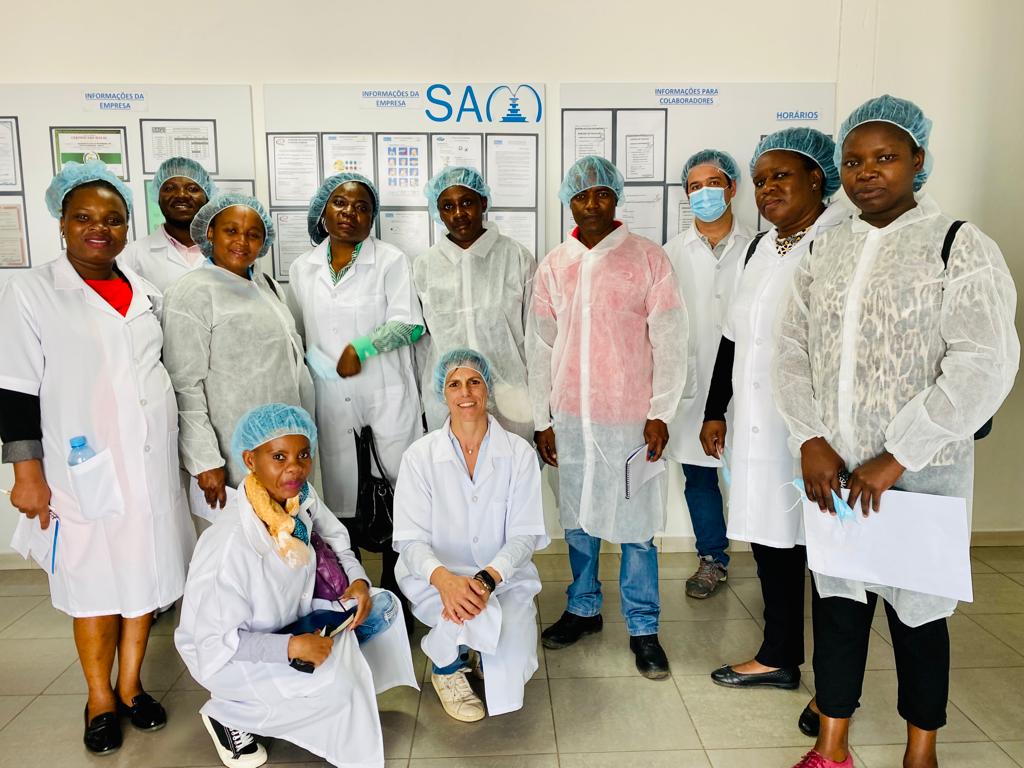 promovecomercio's tweet photo. Técnicos do #INNOQ visitaram ontem a Sociedade das Águas de Moçambique (#SAM), no Distrito de Namaacha, província de Maputo.
A visita enquadra-se na capacitação de formadores de auditores em matérias de segurança de alimentos baseada nos princípios do #HACCP e na norma #ISO_22000 https://t.co/OtN6rqjLsM