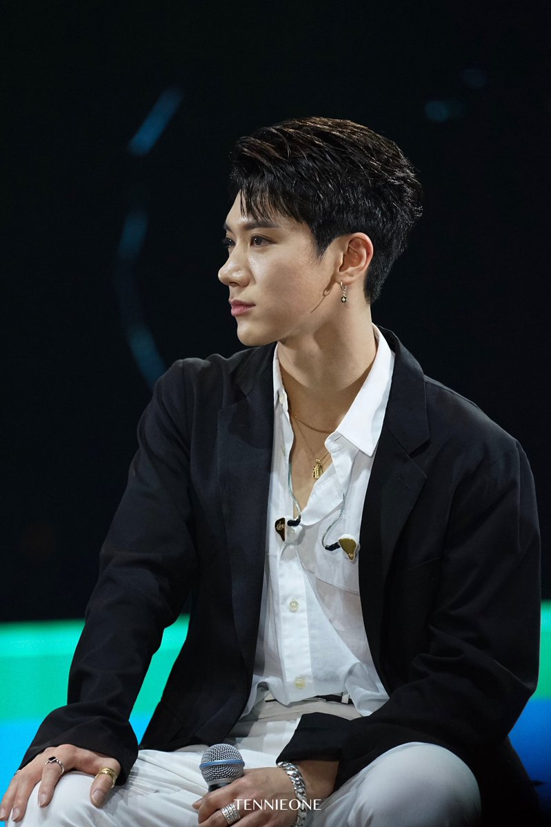 hourly ten (@hourly_ten) on Twitter photo 