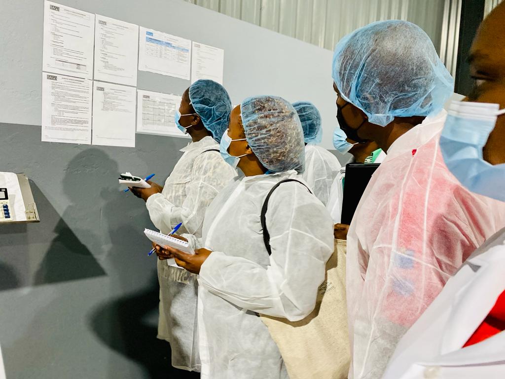 promovecomercio's tweet photo. Técnicos do #INNOQ visitaram ontem a Sociedade das Águas de Moçambique (#SAM), no Distrito de Namaacha, província de Maputo.
A visita enquadra-se na capacitação de formadores de auditores em matérias de segurança de alimentos baseada nos princípios do #HACCP e na norma #ISO_22000 https://t.co/OtN6rqjLsM