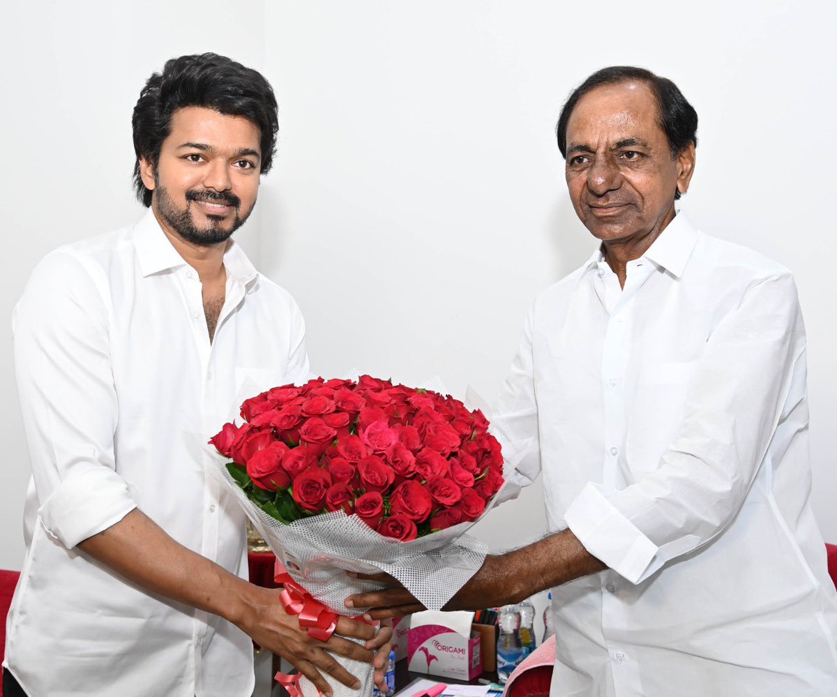 VijayFansTrends's tweet photo. Thalapathy Vijay Meets Telangana CM Chandrasekhar Rao.

#Thalapathy66 #Beast @actorvijay https://t.co/FfqjoHklZY