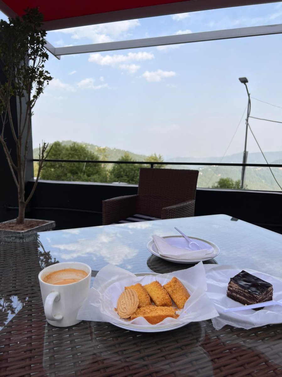 Ayeshabbasi_'s tweet photo. Happiness begins with a cup of tea. 🍵
Beautiful view 😍 Fantastic Chai ❤ at @CrownJewel___  Murree 
#summervacation #murree #weather #view #food #love #photo #evening #beautiful https://t.co/O7V9l8ZhXv