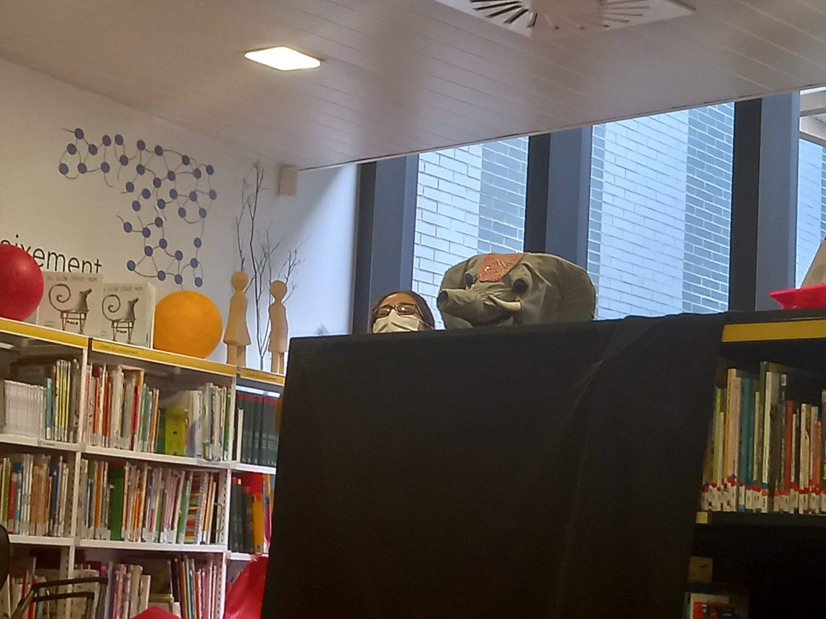 Continuem amb el nostre projecte de les maletes viatgeres 🧳📚
Juntament amb @peevendrell i <a href="/bibliovendrell/">Biblioteca del Vendrell</a>  volem donar a conèixer la gran varietat i tipologia de llibres que existeixen als espais públics. Gràcies al Tito🐘podem aprendre totes aquestes coses🐛🐛🐛

#biblioteca