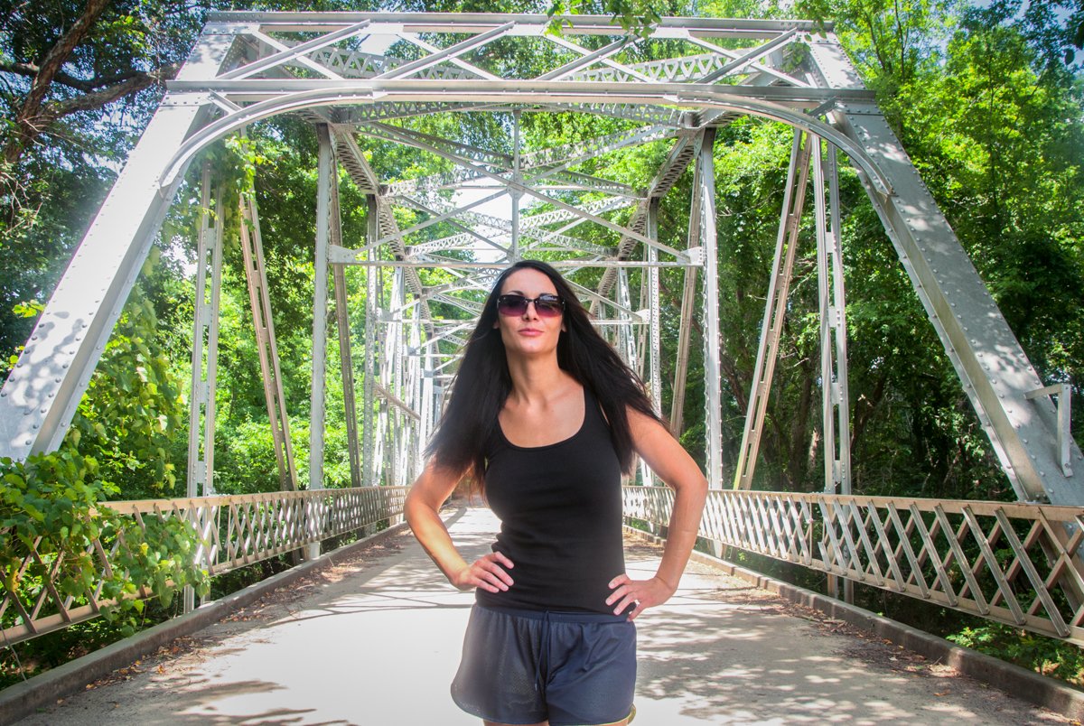 mdeandphoto's tweet photo. On the bridge. #portraitphotography #portraits #colorportraits #colorphotography #oklahomaphotography #bridges https://t.co/gbAVLY683j