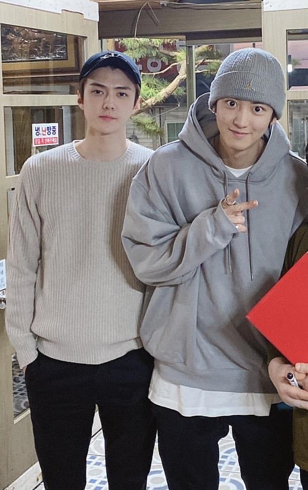 aeribase's tweet photo. THIS SEHUN AND CHANYEOL ✨ https://t.co/FpzG9yY1ce