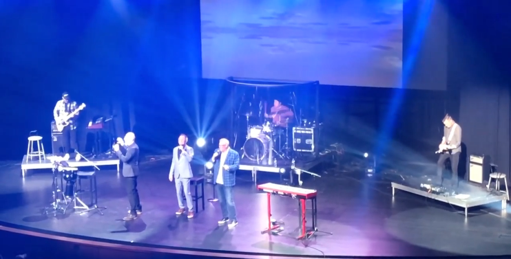 pcdguys's tweet photo. Wonderful night celebrating @FAFRadio and 30 years of music ministry in OHIO!
https://t.co/ni1oaw38Jp
#faithandfriends #pcd #revelationsong https://t.co/6OarDKqEQH