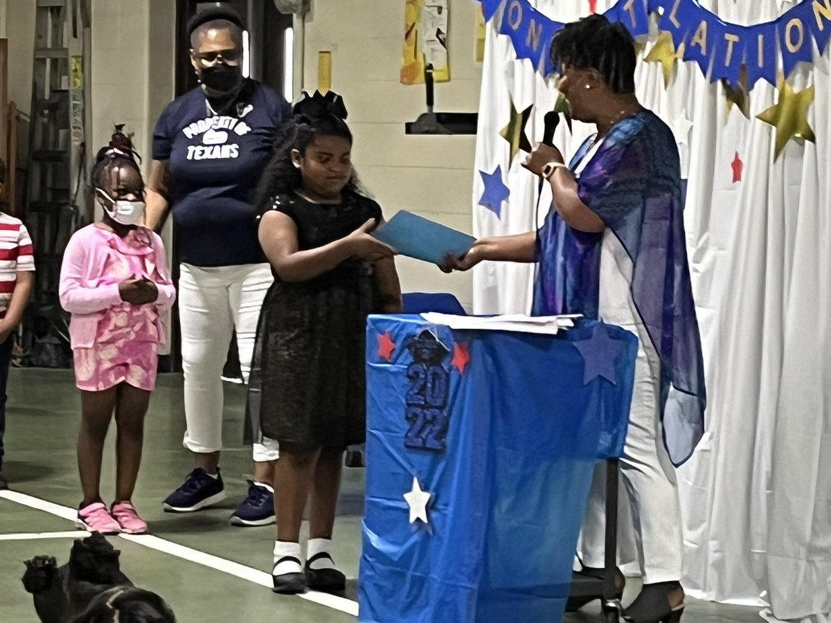 GrayES_AISD's tweet photo. Look out 2nd grade here we come! Celebrating the 1st Graders strides they’ve made throughout this 2021-22 school year! #GrayPossible https://t.co/s41XaO94jE