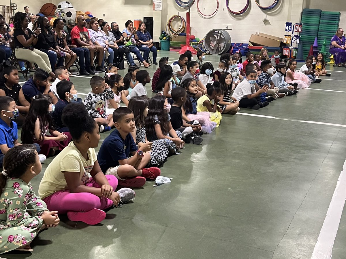 GrayES_AISD's tweet photo. Look out 2nd grade here we come! Celebrating the 1st Graders strides they’ve made throughout this 2021-22 school year! #GrayPossible https://t.co/s41XaO94jE