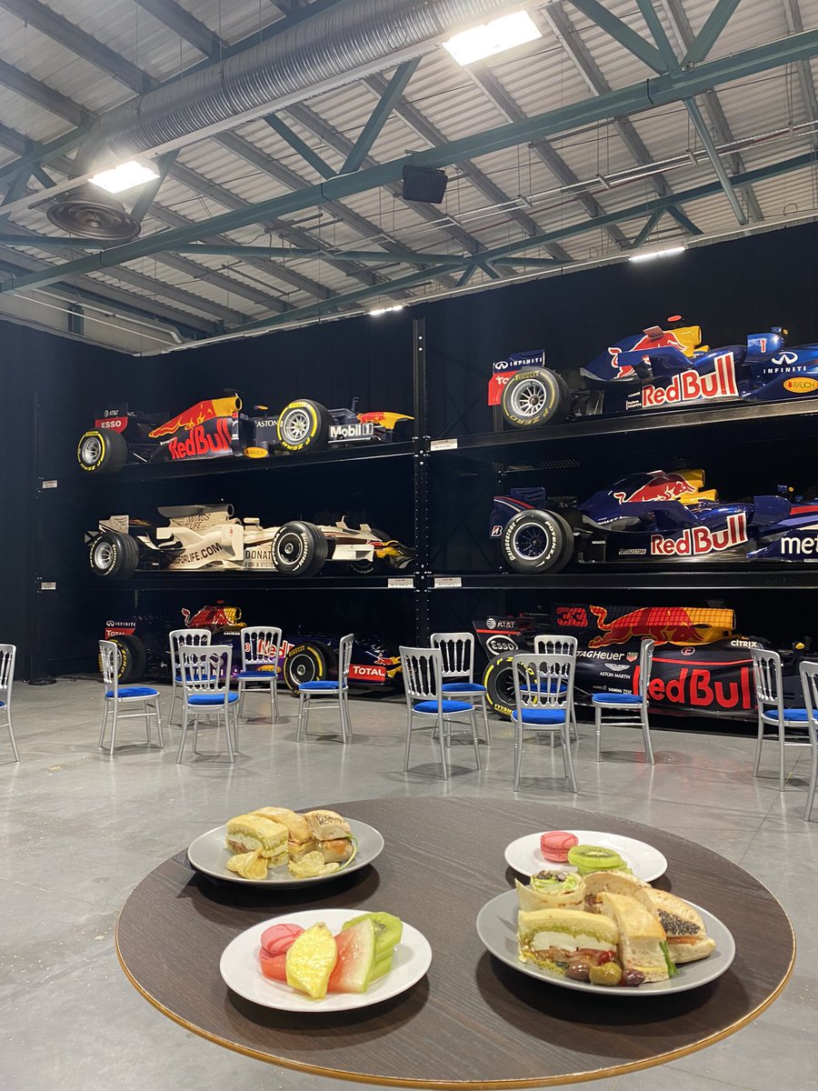 gthodgkinson's tweet photo. Fantastic conversations, new connections and inspiring environment. Lunch @123INTERNET @redbull #MKDigitalSummit https://t.co/c5vsnFQ6AA