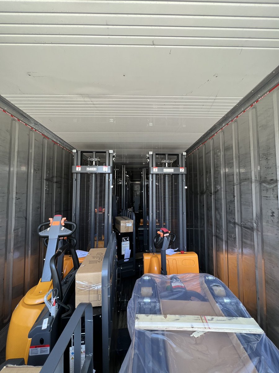 EKKOlifts's tweet photo. This very full truck loading of #EB12E-138 and #EP30A are going to EKKO’s happy dealer now! EKKO currently has a large inventory from small to big units. Contact us and get yours today! https://t.co/WHEJyJileT 877-232-6517 info@ekkolifts.com #ekkolifts #forklifts #RiderPalletJack https://t.co/mmGGyzCyjB