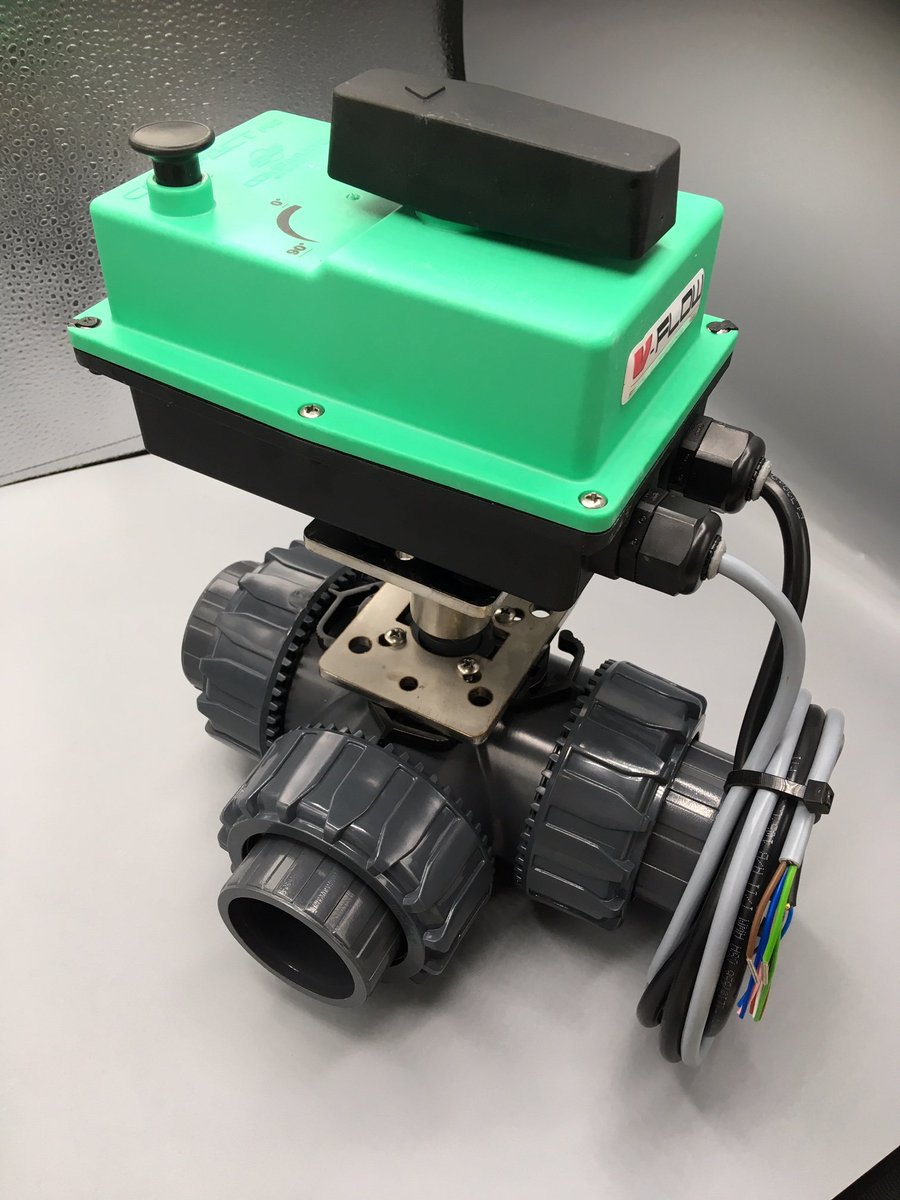 VFlowSolutions's tweet photo. This Comparato Pilot electric actuator is being used to operated a 3 way PVC ball valve proportionally from a 0-10v control signal.  #comparato #comparatonello #actuatedvalve #proportionalcontrol #electricactuator #vflowsolutions #modulatingactuator #flowcontrol #madeinitaly https://t.co/8gaqgvHrtG