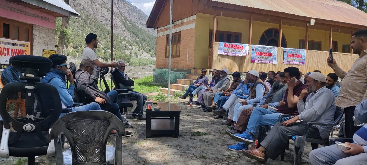 SDO_Gurez's tweet photo. @Dr_Mir_Owais making people aware of Departmental schemes and their annual performance,#redressing greviance related to #Sheep husbandry #Gurez during Block Diwas Gurez held Today. @dcbandipora @owais_ias @DirSHDK @shd_dr https://t.co/yC0badWGgR