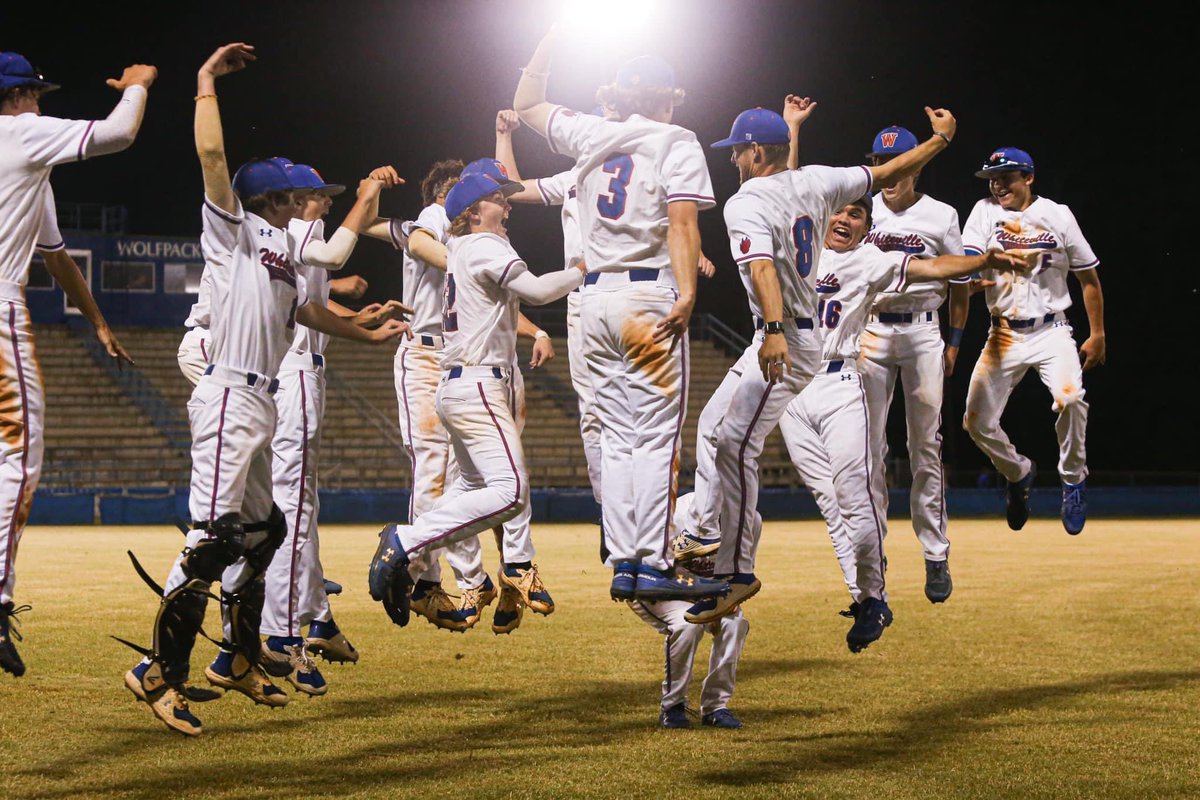 WHSDiamondBB's tweet image. #GrittyGroup
Having Fun Playing hard!!
#Round4
#SlamDunks
#PackPride