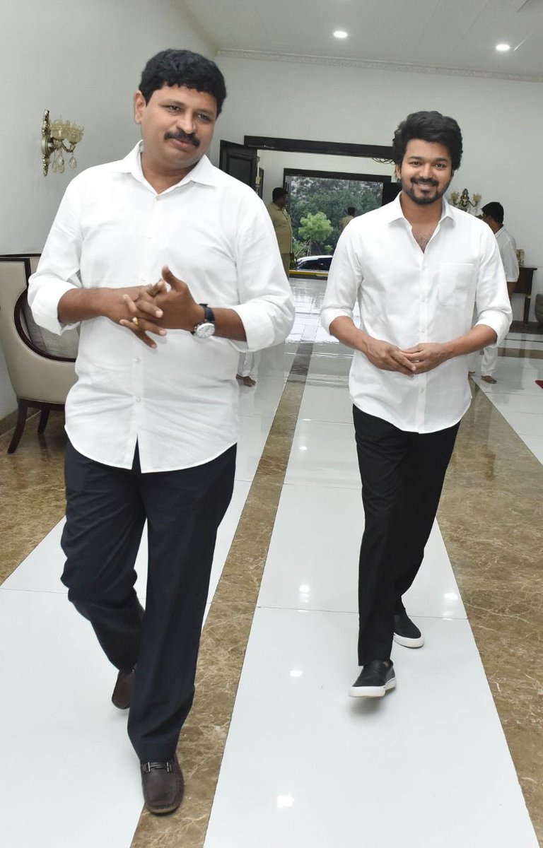 SantoshKumarBRS's tweet photo. Pleasantly surprise meet. Happy to meet @actorvijay garu along with @directorvamshi in Hyderabad. Thanked #Thalapathy for his contribution for our #GreenIndiaChallenge by planting a sapling the other day. Had a great time with the star.😊 https://t.co/JbpDgWDx1i