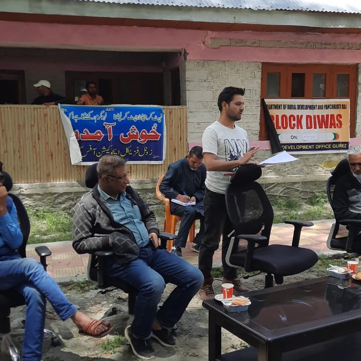 SDO_Gurez's tweet photo. @Dr_Mir_Owais making people aware of Departmental schemes and their annual performance,#redressing greviance related to #Sheep husbandry #Gurez during Block Diwas Gurez held Today. @dcbandipora @owais_ias @DirSHDK @shd_dr https://t.co/yC0badWGgR