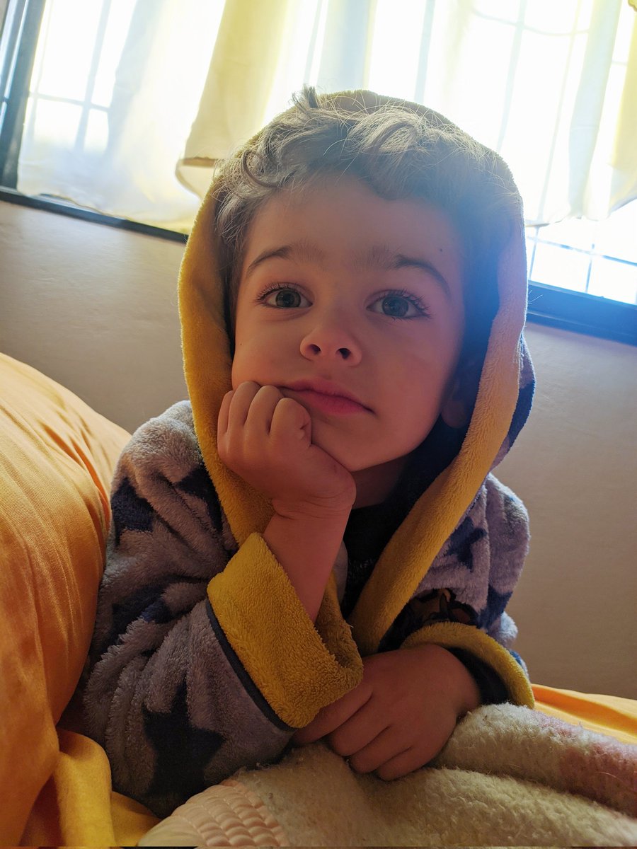 MarielCanitrot's tweet photo. Se despertó a las 7, se puso la bata,  me vino a buscar a la cama y me dijo con esa carita, desayunamos mami?

A cualquier persona le hubiese pegado una patada en el orto, a el en dos segundos ya le estaba calentando la leche y haciendole las tostadas. https://t.co/tTzkWlGLU4
