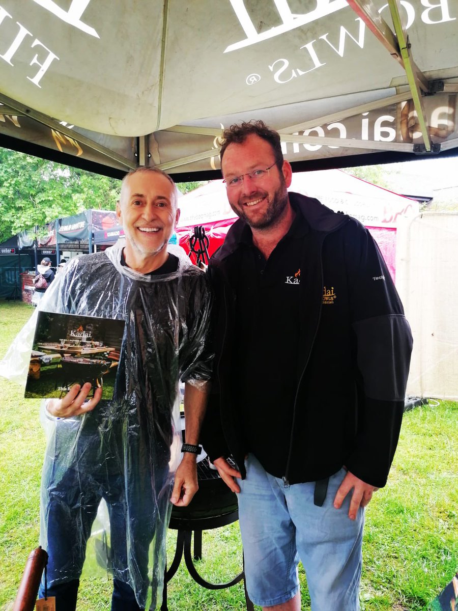 We were so excited to introduce <a href="/michelrouxjr/">Michel Roux Jr</a> to our #kadaifirebowls range <a href="/Pubinthepark_/">Pub in the Park</a>  What an honour 🙌🔥