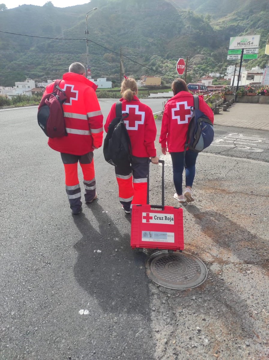 CruzRojaLP's tweet photo. ¡Importantísimo medirnos la tensión arterial!
El proyecto “Promoción del envejecimiento saludable: Salud Constante”, de las asambleas de Las Palmas de GC y  Comarcal Centro, conmemoraron el Día Mundial de la Hipertensión Arterial, con llamadas informativas y visitas a domicilio. https://t.co/ve4URP4m7c