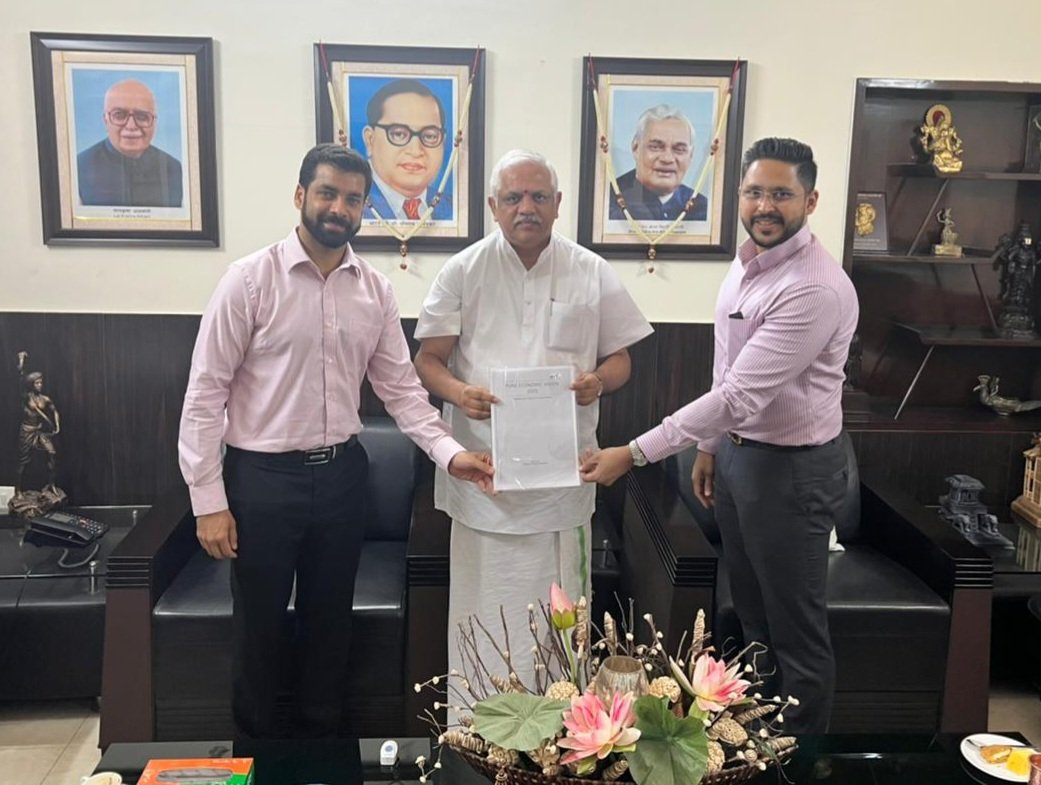 SiddharthDesai's tweet photo. It was an honour and a privilege to present the "Pune Economic Vision 2025" to @blsanthosh ji. Pune has a large dynamic base of diversified economic activities. Based on inputs from various stakeholders, the document outlines actionable areas for boosting the regional economy. https://t.co/1lb0zXwqmp