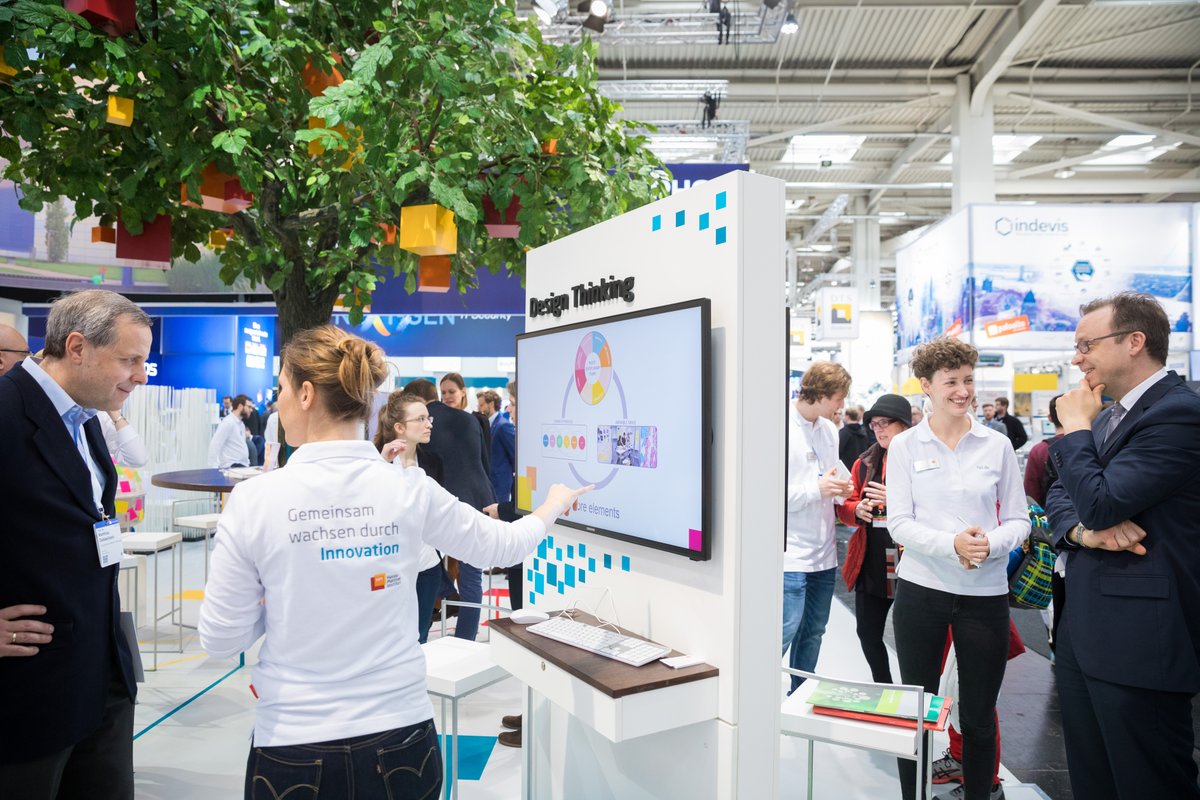HPI_DSchool's tweet photo. Vom 7.-9. Juni sind wir zusammen mit @HPI_DE auf der Bildungsmesse #didacta in Köln. Uli Weinberg und Claudia Nicolai werden u.a unsere Initiativen zum Thema "Design Thinking in der Schule: Lernen für die Zukunft" vorstellen. Weitere Infos findet ihr hier: https://t.co/fAU1nKu6fy https://t.co/FaQ3HCRPJe