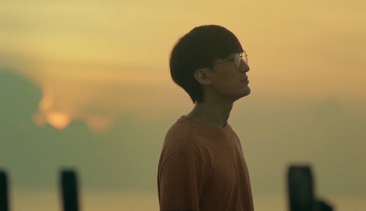kyakyakkang's tweet photo. I just finished the series and I am fucking crying! The post credits scene gave me goosebumps! This series has the most beautiful confession scene, and I can say that it's an open ending. Overall, this series is beautiful.
#OurDaysรักได้ไหมนายไม่ยิ้ม
#OurDaysFinalEp
#OurDaysEP12 https://t.co/LS9LmcPr1a
