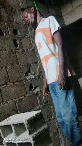 DimitriMbaya's tweet photo. Un Réfugiés centrafricain s est pondus a Douala dans une maison en chantier dont il habitait suite de désespoire pour la réinstallation https://t.co/Ky0AWD3SBm