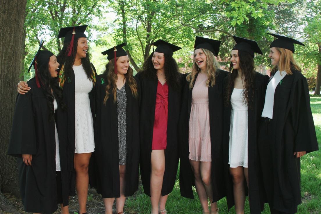 Mod 1B: off to medical school, PA school, PT school, masters degrees, elementary school classrooms, and the business world. Couldn’t be more proud to call these girls my roommates &amp; best friends 🤍