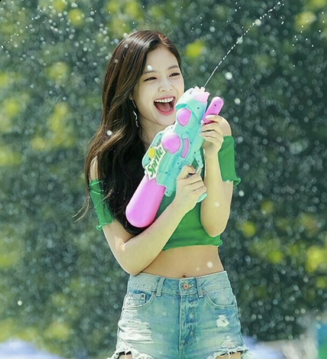 KYUTOF1's tweet photo. Hit you with that ddu-du ddu-du du🔫🫧🔫💦.

#JENNIE #제니 #JUNKYU #준규 https://t.co/D8kAvIOnJA