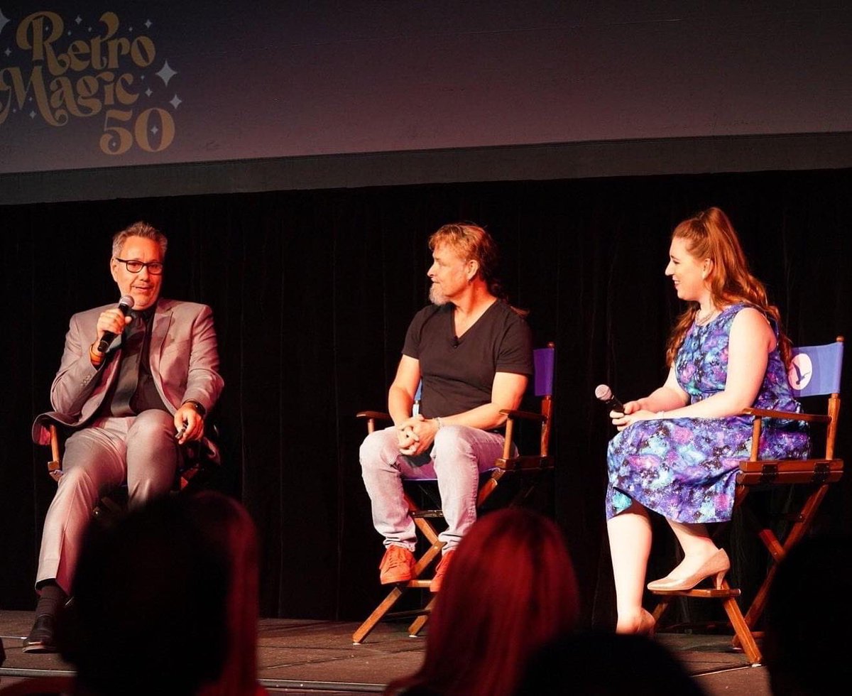 TammyTuckey's tweet photo. It’s always a good day when you get to co-host a panel with @GoAwayGreen and ask director Jerry Rees questions about Cranium Command, Robin Williams & aliens. 🎤👽
#RetroMagic #JerryRees #WaltDisneyWorld @RetroWDW https://t.co/ER0uIofwrG