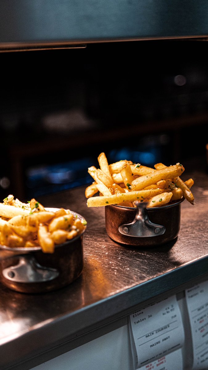 Feast your eyes upon Fiesta's famous Garlic &amp; Parsley Fries 👀 The flavours burst onto your taste buds as you relish these perfectly seasoned accompaniments 😋

#solihull #edgbaston #birmingham #foodies #fiestadelasado