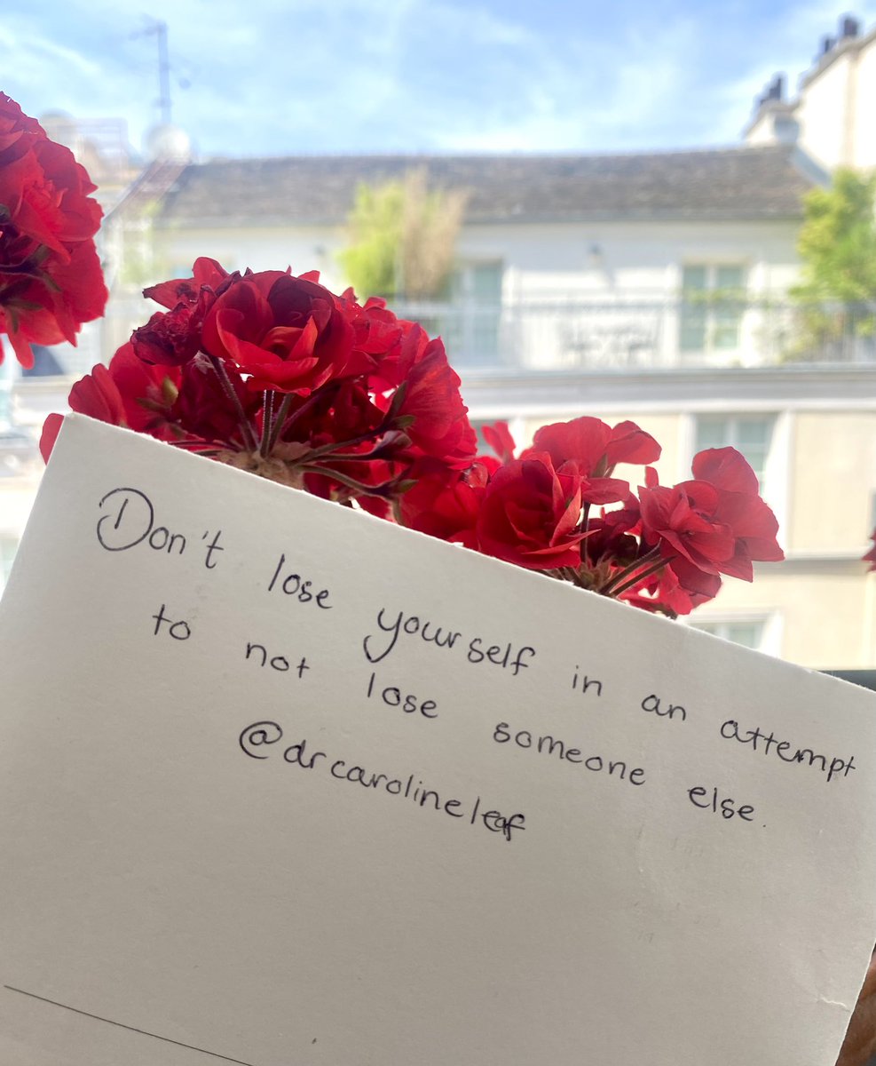 DrCarolineLeaf's tweet photo. Because at the end of the day your relationship with yourself will determine the quality of all other relationships, and ultimately your mental health and well-being 

For more mental health tips and strategies subscribe to my weekly free newsletter at https://t.co/Ldr0AQCjuU ☺️ https://t.co/FchKXRVQHR