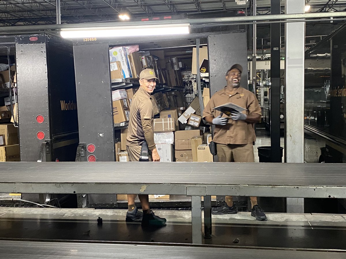 AbdulAb45258458's tweet photo. Team Willowbrook is ready for “Wacky Wednesday”. Service Providers ready to “Take Off”. Another Injury Free Day. 💦💦💦
#WillowbrookStrong
#WillowBest
#UPSProud
@RedRiverUPSers 
@UPSers 
@Crystal84719509 
@SoCalLeaders 
@JohnSzilagyi2 https://t.co/zs1CNnsCIH