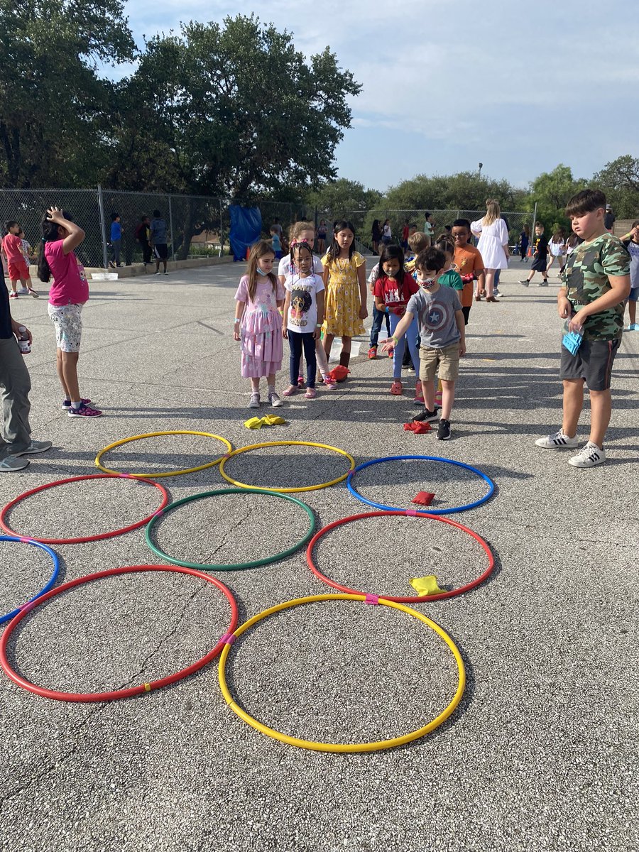 LeticiaLizcano's tweet photo. Math Rocks Celebration! @NISDEvers https://t.co/DPNBsRsNU9