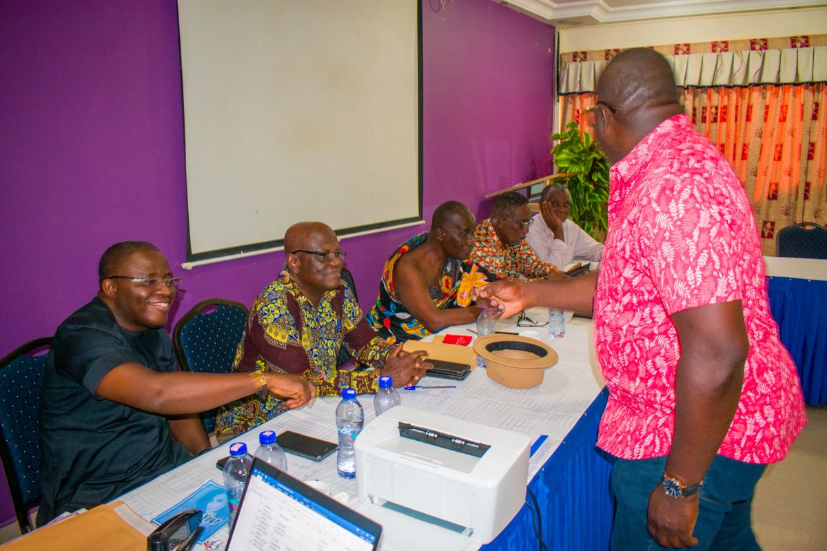 TheBulldozer_1's tweet photo. A position I have served the good people of Western Region, New Patriotic Party with honesty, and diligence, let's break the 8 together with committed and trusted people. 
Long live NPP
Long live Western Region 

2 https://t.co/qjiqp2YwWZ