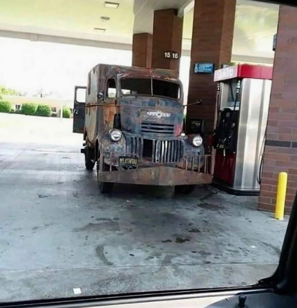 The last time he saw gas prices was 23 years ago.😱