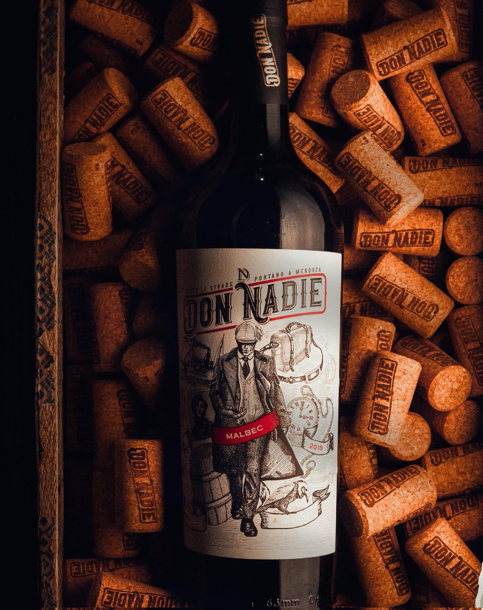 VantablackStdo's tweet photo. Una historia que se narra en dos capítulos separados, distintos y particulares pero conectados por el pasado que hasta el día de hoy nos interpela.
Don Nadie Malbec y Chenin Blanco. Ambos son el fruto de la pasión por el buen vino y una vocación por el impulso y el esfuerzo. https://t.co/DqoEdf0x7h