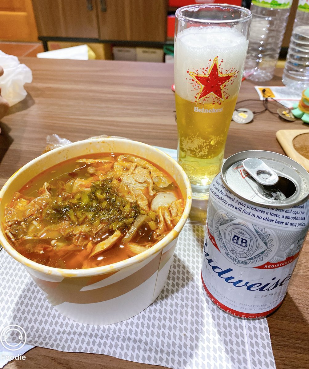 TelecomShachiku's tweet photo. 今晚我想來點

#大腸臭臭鍋
搭配 #百威啤酒
辛苦了我自己！

#上班當社畜
#下班放鬆 https://t.co/RJqWp3ti1D