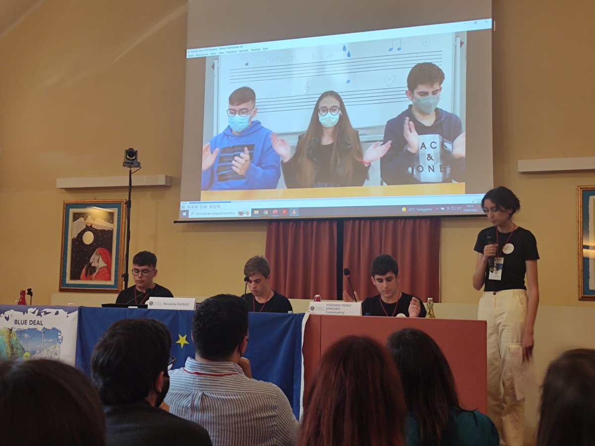bluedeal_med's tweet photo. #BDFinalConference #BDfortheFuture🏆

ARTISTIC EXPRESSION category

🗣️ @cpmrequena 🇪🇸 have developed a musical language using elements related to the sea to create a score that everyone can interpret. Live music from the hands of these students

#bluegrowthcommunity https://t.co/mrZFJodjoG