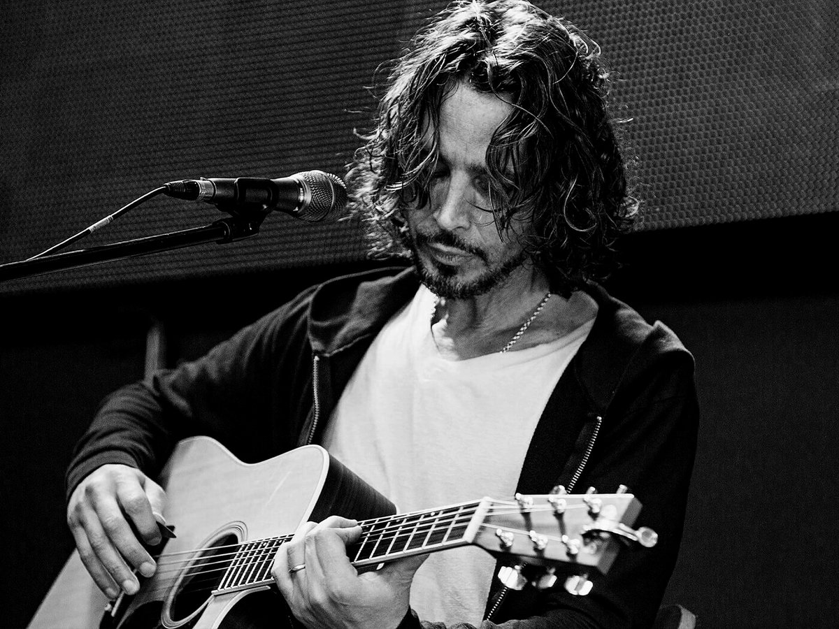 rockaxisoficial's tweet photo. Ya son 5 años desde la partida de Chris Cornell, la recordada voz de Soundgarden y Audioslave. Con nostalgia hoy en #Rockaxis lo recordamos. 

https://t.co/1FcgsgA1aT https://t.co/C51QFo3RD8