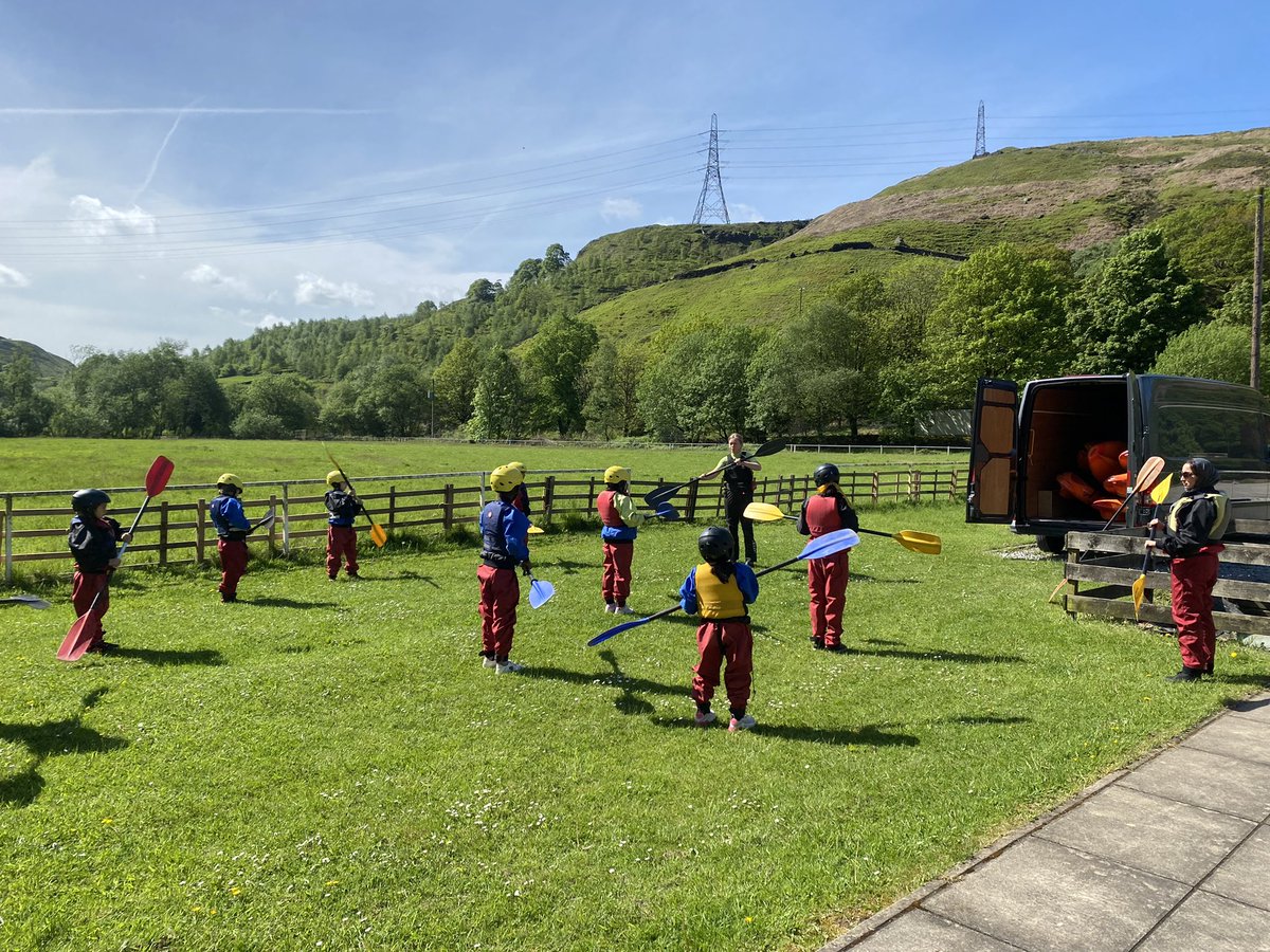 GreenbankSch's tweet photo. Miss Begum came for a kayak with the children on todays session. Great conditions today ☀️💦 #spalsh #outdooradventurouslearning @realrochdale @CLOtC https://t.co/OJxjyvYKkN