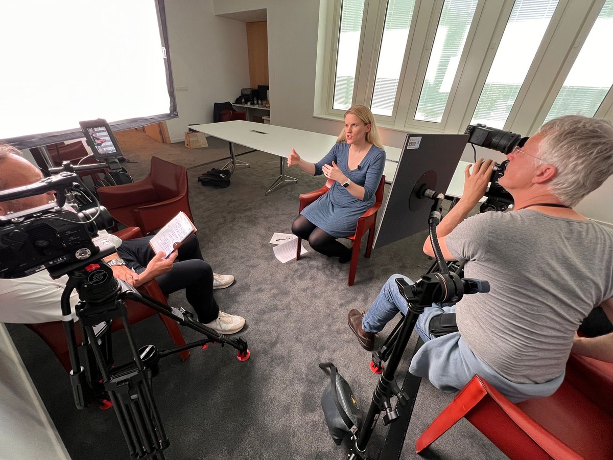 YANoghes's tweet photo. La législation européenne sur les GAFAM sera un « gold standard » dans le monde. Entretien passionnant avec la lanceuse d’alerte de Facebook ⁦@FrancesHaugen⁩ #docu #DMA #DSA ⁦@Check_Prod⁩ https://t.co/fcngs0Fzc4