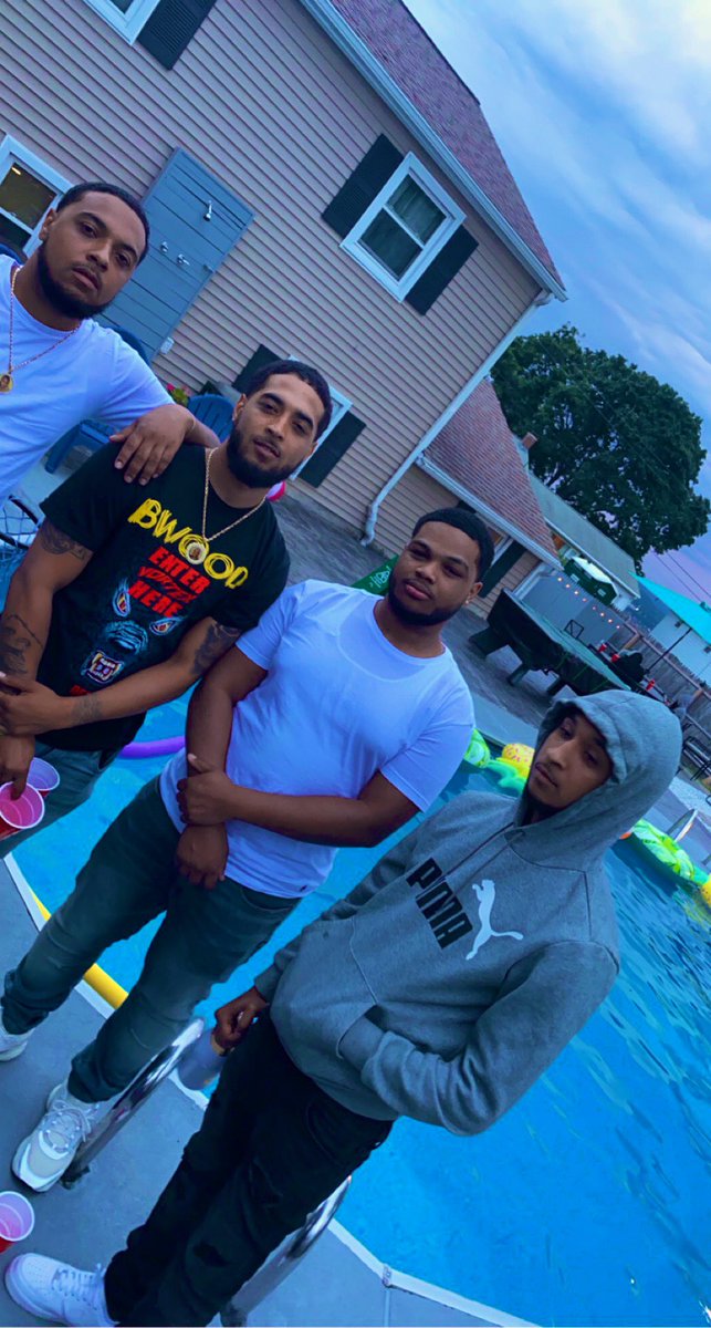 jordan_b215's tweet photo. 4 Brothers 1 tear ! #FreeBooda #FreeDirt https://t.co/3NsEGFfAsx