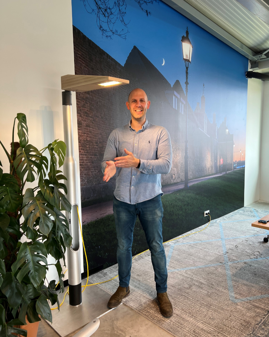 Verlichtingsarmaturen gemaakt van rijstafval.

Een idee van de Barneveldse ondernemer Jan Martijn van der Stouwe. “Ik dacht: als ik dit niet uitprobeer, blijf ik me de rest van mijn leven afvragen wat er zou zijn gebeurd als ik het wel had gedaan.” 
duurzaam.barneveld.nl/duurzame-verha…