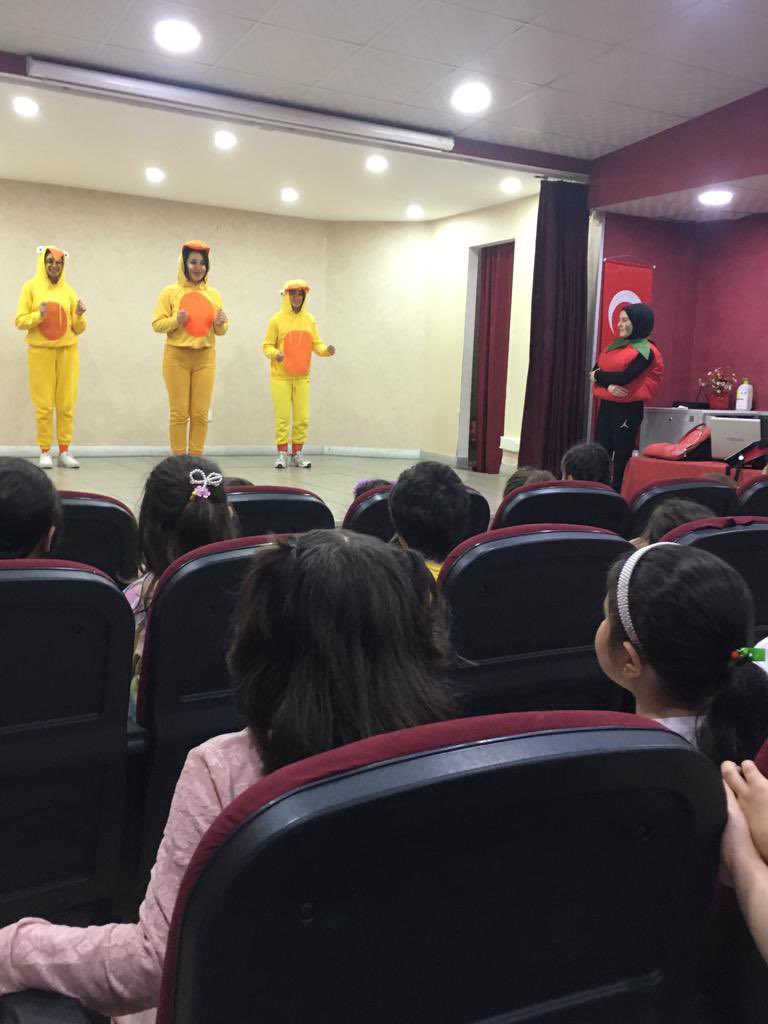 Bugün komşu okulumuz Abdurrahmangazi ilkokulu /anasınıfından toplamda 270 öğrenciye üç seansta ,Çocuk Gelişimi alanı öğrencilerimizin sergilemiş olduğu gösterilerimizden..
<a href="/drkayahulya/">Dr.Hülya Kaya</a> <a href="/istanbul_MTE/">İstanbul Mesleki ve Teknik Eğitim</a> <a href="/memleventyazici/">Levent Yazıcı</a> <a href="/aykut_akca/">Aykut AKCA</a> @MeslegimHayatim <a href="/PendikMEM/">Pendik İlçe Millî Eğitim Müdürlüğü</a> <a href="/AytekinYILMAZ5/">Aytekin YILMAZ</a>