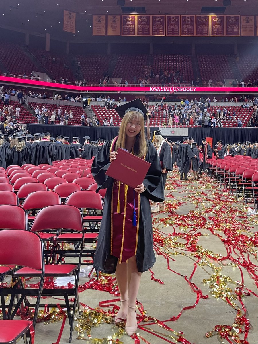 steffanychin's tweet photo. unedited graduation dump😙✨🥰 very much grateful for every single one of them. they made these 3 years of life the best one yet🧡 https://t.co/ozNw5o0tvn