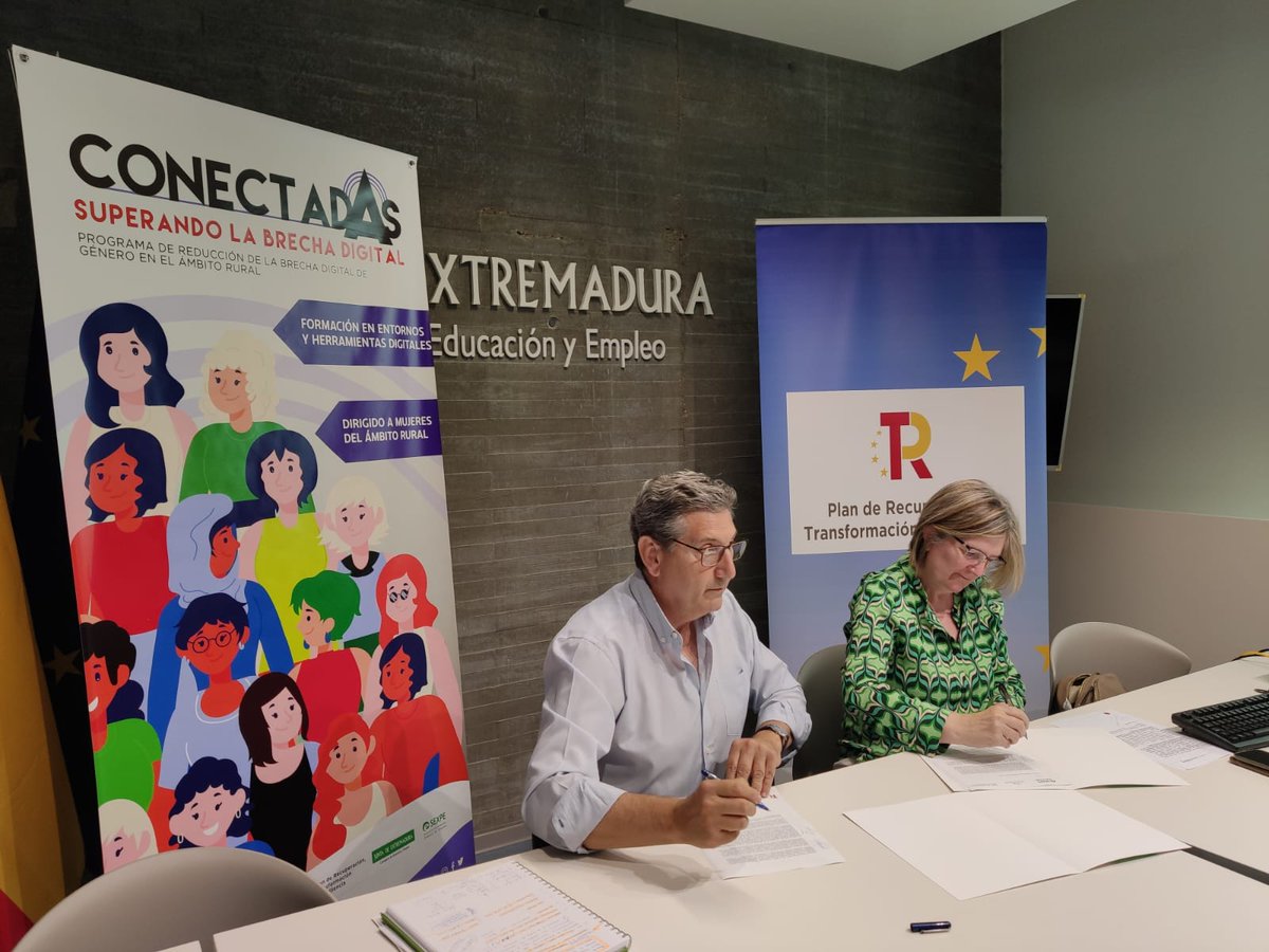 ConectadasExt's tweet photo. 𝐂𝐨𝐧𝐞𝐜𝐭𝐚𝐝𝐀𝐬 𝐄𝐱𝐭𝐫𝐞𝐦𝐚𝐝𝐮𝐫𝐚
Hoy arranca “ConectadAs Extremadura”,una iniciativa en la que trabajamos para superar la brecha digital de género en la región💪
👩‍🦰¿Te sumas?
#ConectadasExtremadura #BrechaDigital #igualdad #CompetenciasDigitales #Empoderamientofemenino https://t.co/OHz3sBuYCR