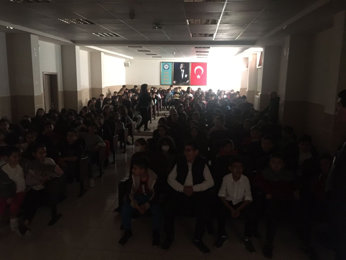 #çorumiyem
Temel eğitimde 10.000 okul projesi kapsamındaki ilkyardım eğitimlerimiz ile birlikte Fatih Sultan Mehmet İlkokulu ve Cumhuriyet Ortaokulunda  '' İlkyardım farkındalığı ''seminerimiz gerçekleştirilmiştir.

<a href="/cemalunal_/">C.ÜNAL</a>  <a href="/ozkan_meb/">Özkan AVCI</a>  <a href="/OzilLevent/">Dr. Levent Özil🇹🇷🇹🇷🇹🇷</a> <a href="/mebisgb/">İşyeri Sağlık ve Güvenlik Birimi Daire Başkanlığı</a> 
<a href="/meb_dhgm/">Destek Hizmetleri Genel Müdürlüğü</a> <a href="/tcmeb/">Millî Eğitim Bakanlığı</a>