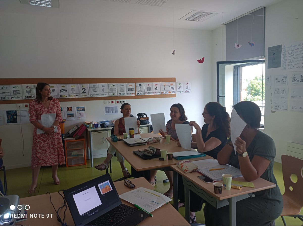 SLapaian's tweet photo. J2 apprendre à lire aux Élèves allophones ou EFIV non lecteurs lectures écoutes plurilingues atelier d'écriture #upe2a #efiv #ecouter_dire_lire_ecrire #flsco #plurilinguisme @casnav_toulouse @DSDEN82 @ecole_jean_moulin https://t.co/YnmhduPCpu