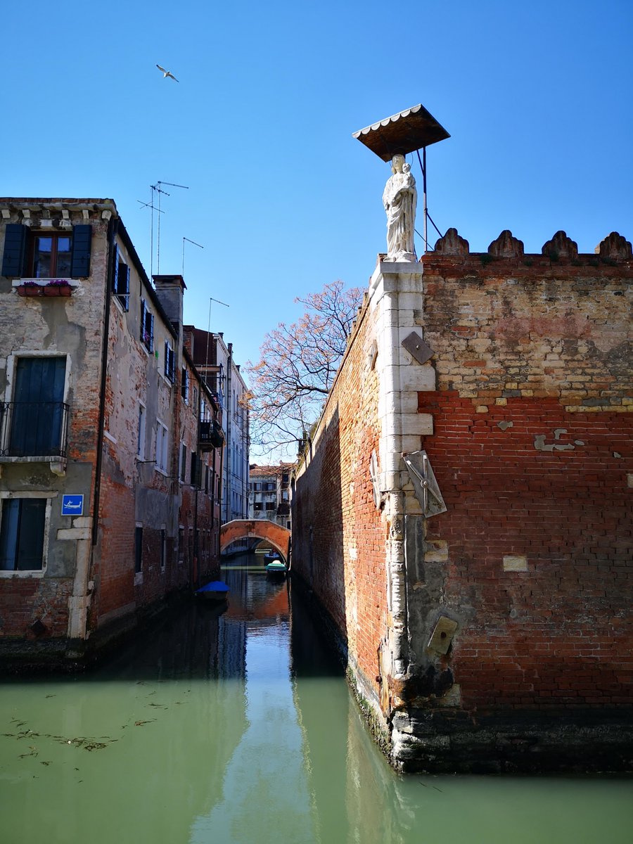 Good morning, hidden corners in #Venice! / Buongiorno, gli angoli nascosti a #Venezia!

#maisongiusyvenezia  #guesthouse #italy #italyvacation #accomodation #hotelinvenice #veniceholiday #guesthouseinvenice  #discovervenice